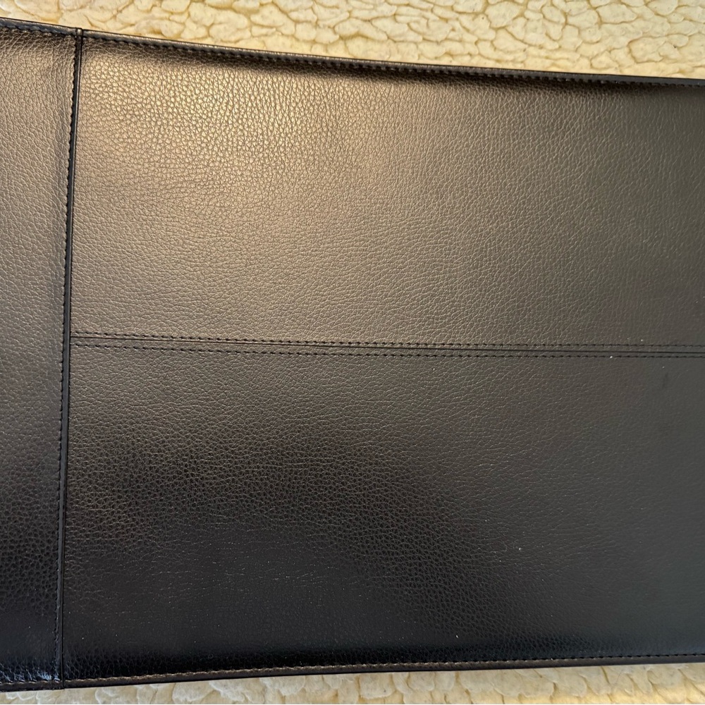 NWOT Elegant Black 7 Holed Checkbook